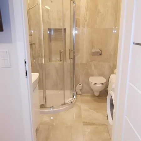 Apartment Kwartal Rozy Wiatrow Apartament 9 *